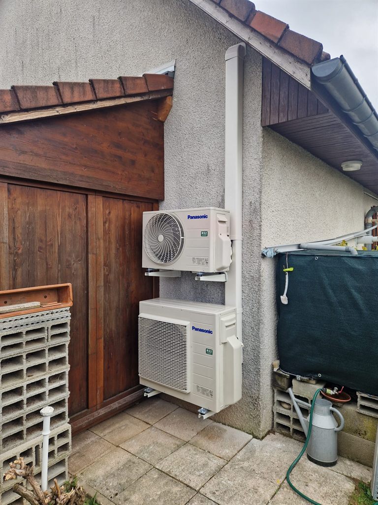 Réalisation R-SPACE : installation de deux unités extérieures de climatisation Panasonic